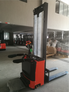 SMITH S-Ride elektrický zakladač so stúpadlom 1500 kg 260 cm